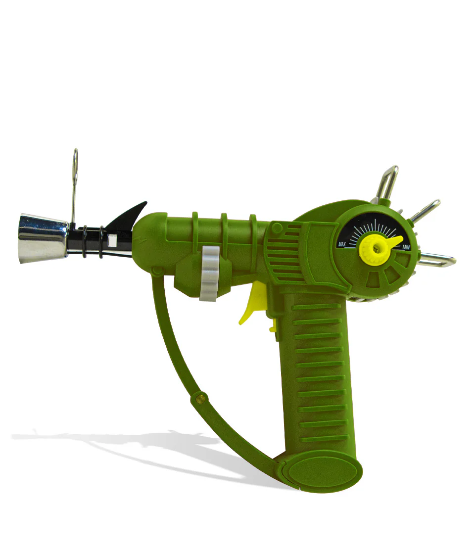 https://dnfbqhh6e48qy.cloudfront.net/public/wisemen-wholesale/products/thicket-spaceout-ray-gun-torch-front-view-green17703433184802026-02-06 02:01:59haSoP.webp
